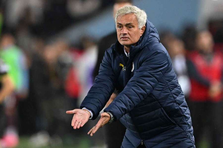 Jose Mourinho übt Generalkritik am türkischen Schiedsrichterwesen.