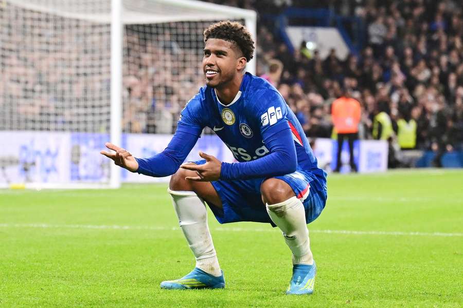 Manchester United agree £50m deal for Chelsea’s Andrey Santos
