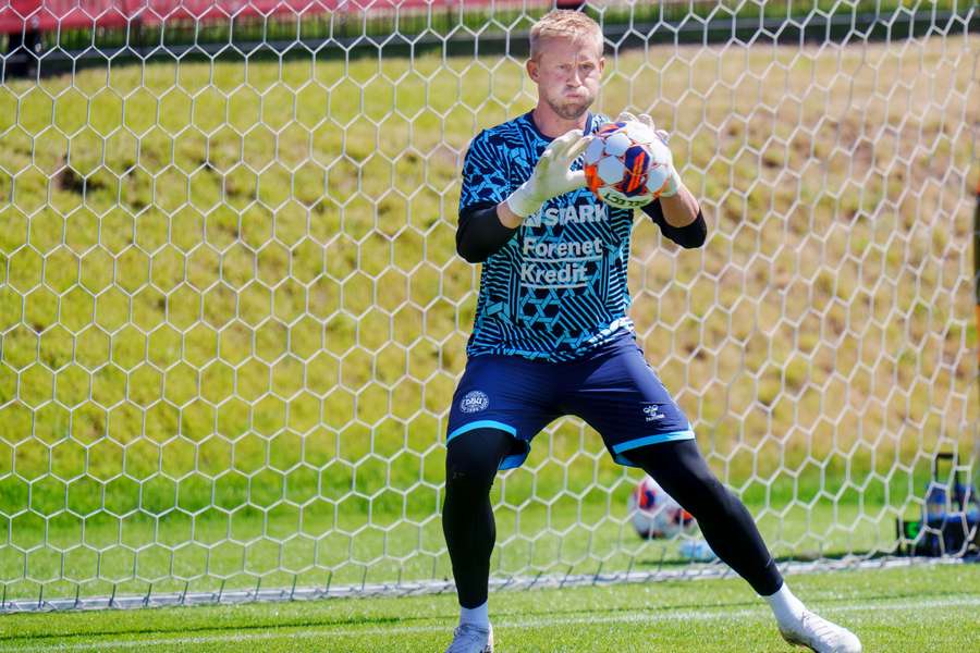 Kasper Schmeichel recebe um novo número contra a Irlanda do Norte