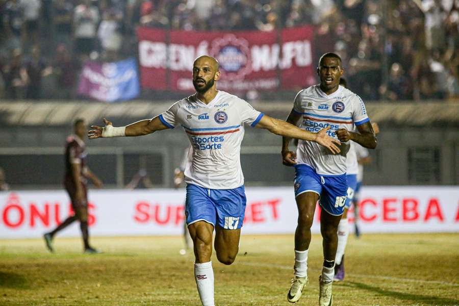 Thaciano fez o segundo do Bahia no fim do primeiro tempo