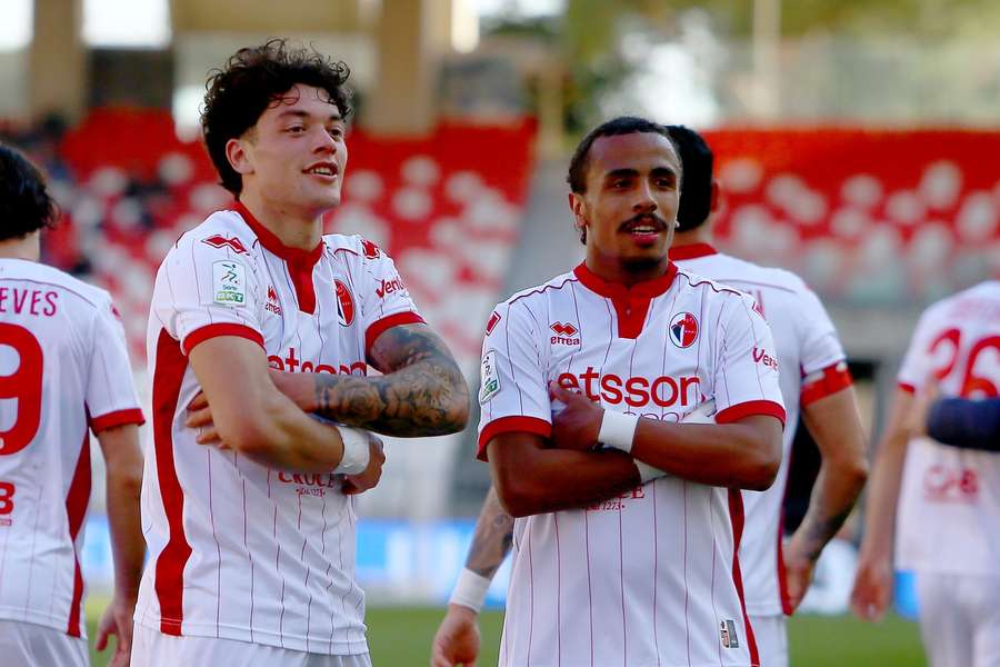 Emanuele Rao festeggia dopo uno dei suoi gol