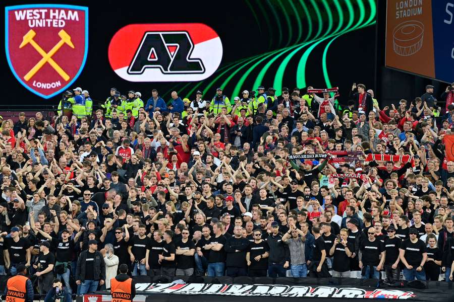 AZ Alkmaar-træner skammer sig over tilskueres opførsel efter kæmpe tumult