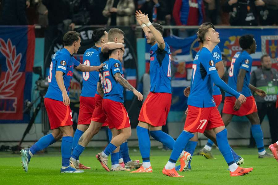 FCSB sărbătorește golul egalizator în partida cu Lyon