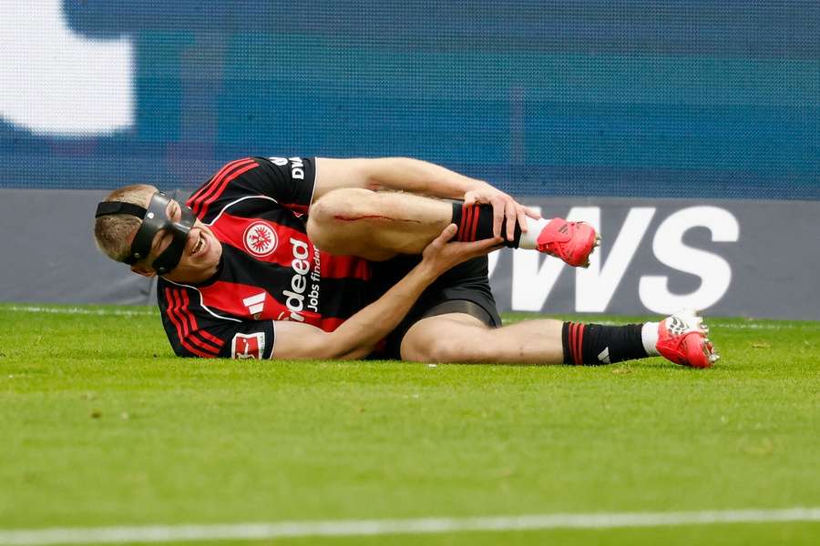 Rasmus Kristensen verletzte sich am Sprunggelenk. Rasmus Kristensen verletzte sich am Sprunggelenk.