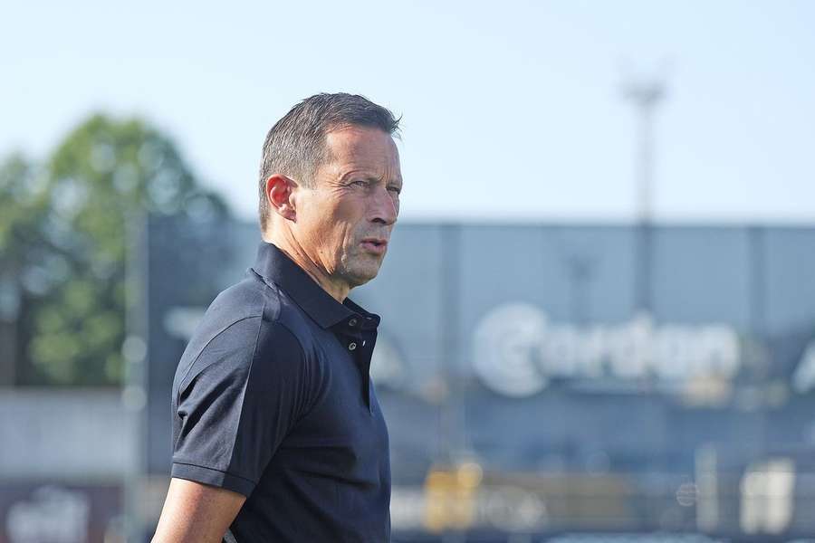 Roger Schmidt pensativo em Famalicão Roger Schmidt pensativo em Famalicão