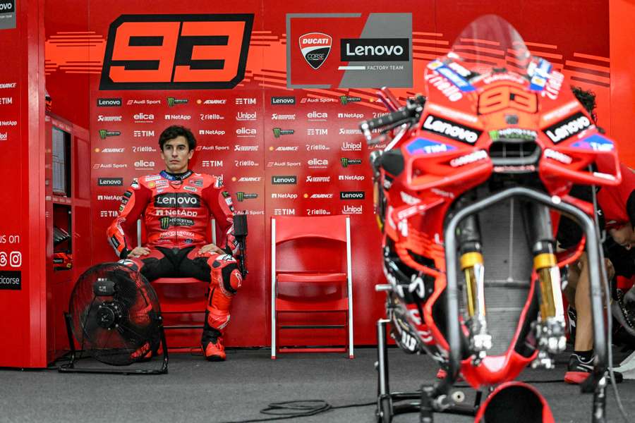 Marc Marquez nel paddock della Ducati