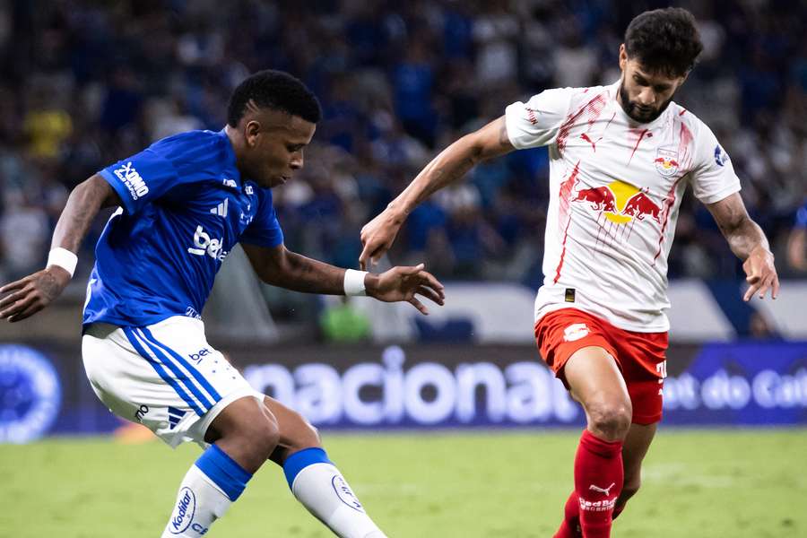 Bragantino e Cruzeiro encerram a rodada na noite de segunda (12)