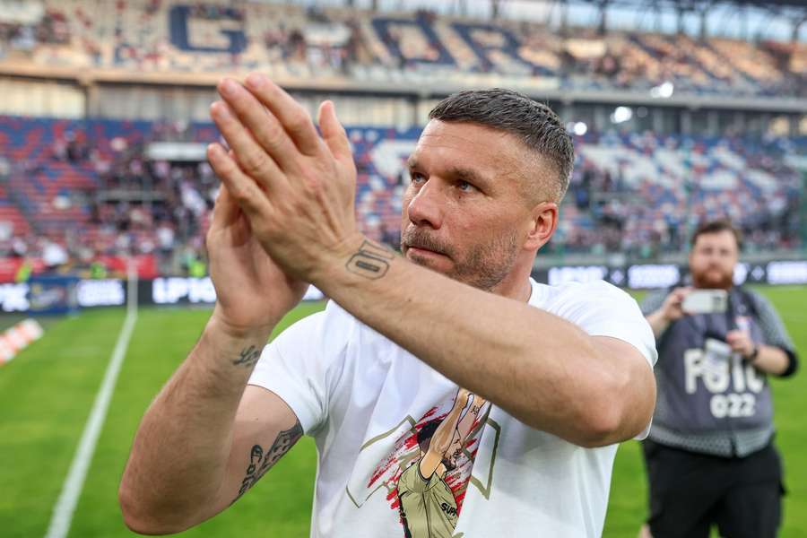 Podolski weźmie urlop z rodziną, ale zapowiada: "To nie jest koniec. Jedziemy dalej"