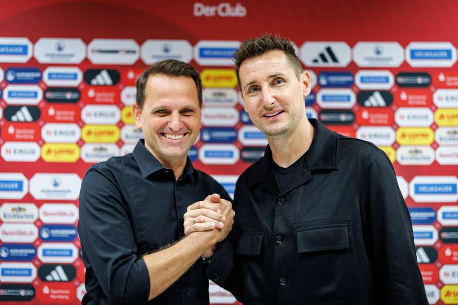 Miroslav Klose (dreapta) a semnat cu FC Nurnberg