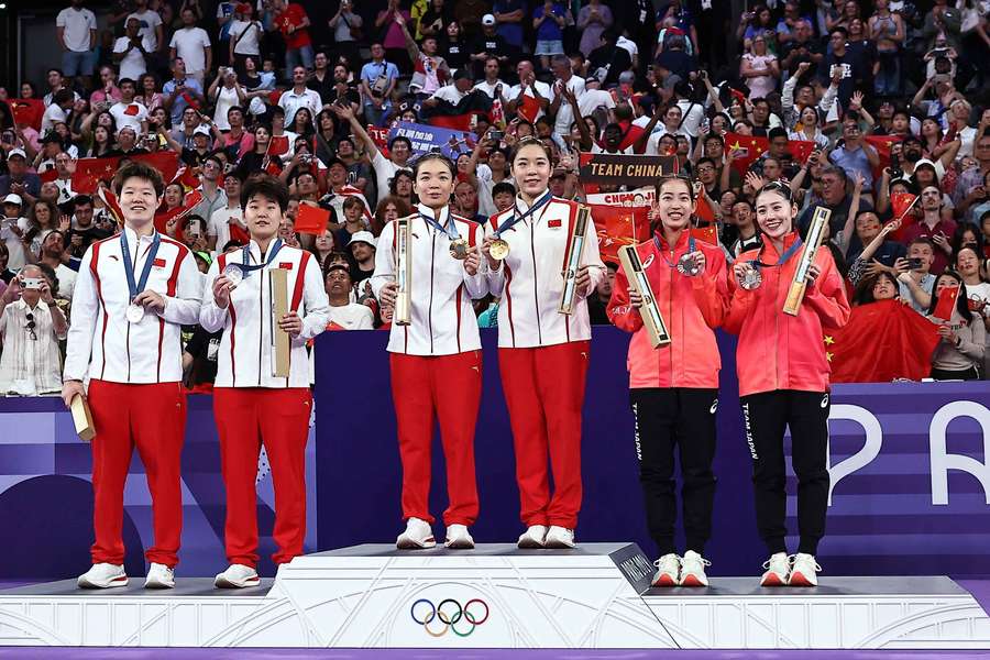 Medalhistas de pares de badminton feminino