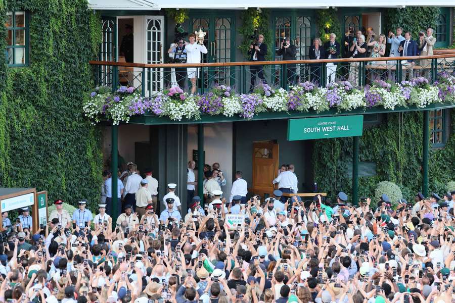 Le All England Club après le sacre de Jannik Sinner.