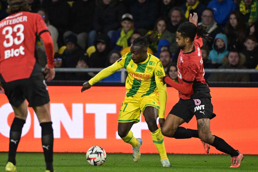 Moses Simon au duel.