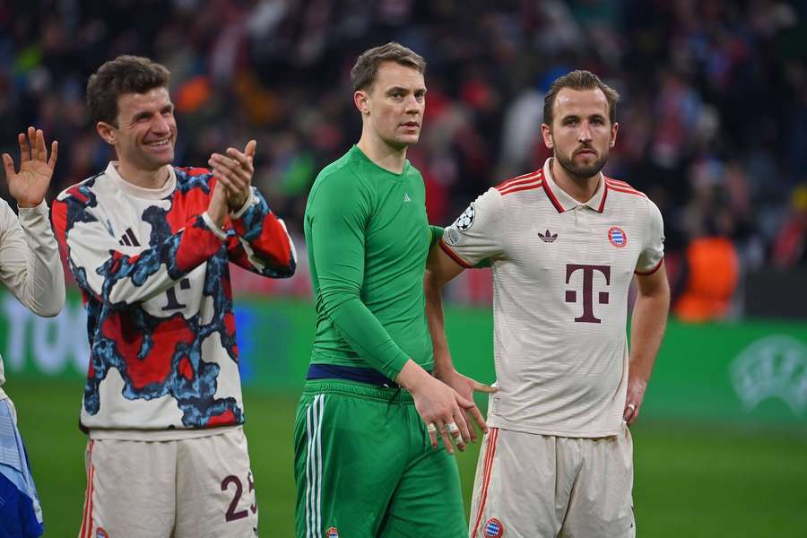 Müller (z lewej), Neuer (w środku) i Kane razem w FC Bayern