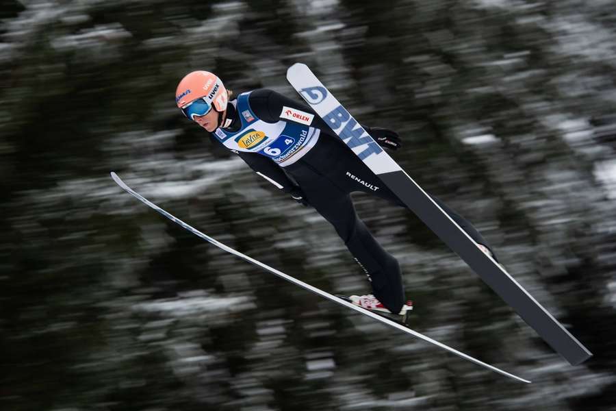 Kubacki pomimo trudnych warunków skakał równo od treningu po finał