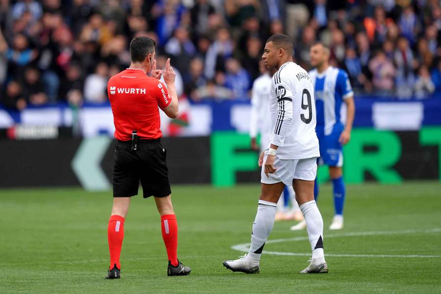 Première expulsion pour Kylian Mbappé en Liga