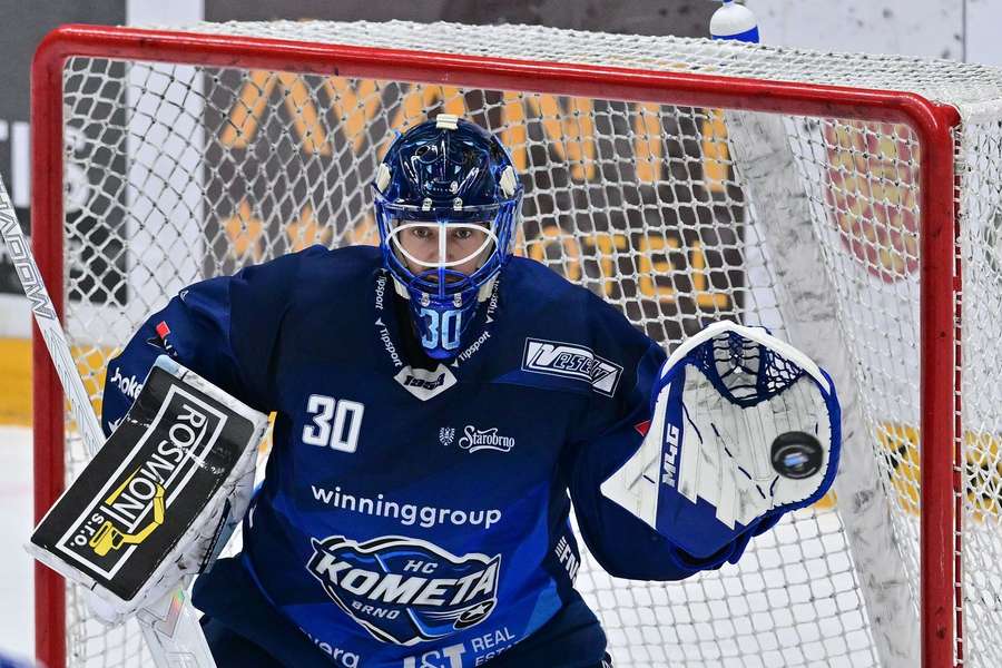 Aleš Stezka pomohl Kometě k výhře na ledě Sparty.