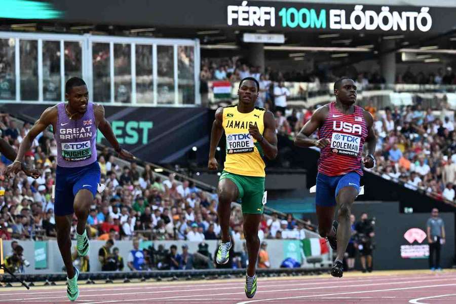 Zharnel Hughes leans forward and qualifies for the 100m final