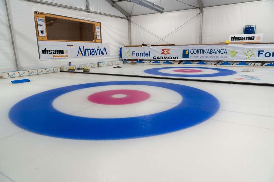 Zwycięstwo i porażka Polaków w trzecim dniu mistrzostw Europy w curlingu Zwycięstwo i porażka Polaków w trzecim dniu mistrzostw Europy w curlingu