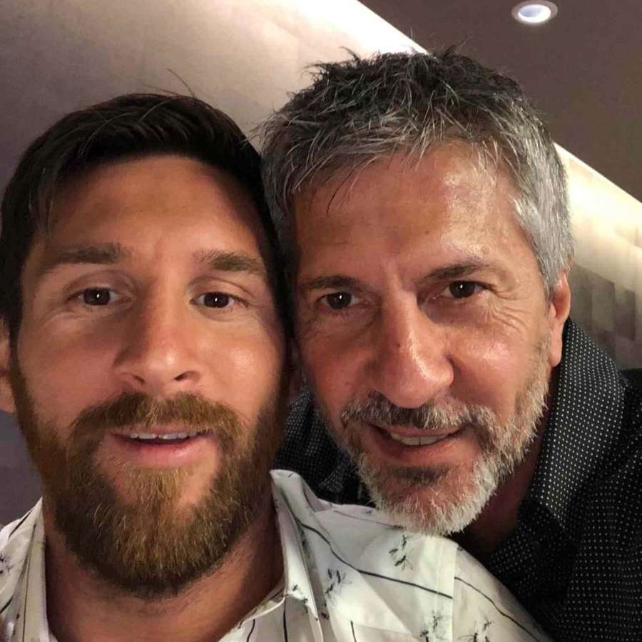 Messi ao lado do pai Jorge Horacio Messi Messi ao lado do pai Jorge Horacio Messi