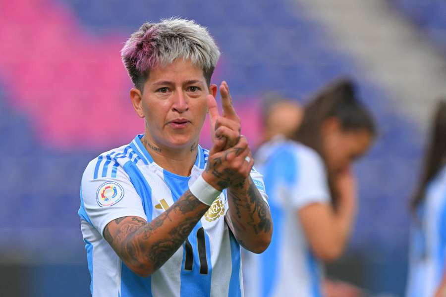 Yamila celebra su gol