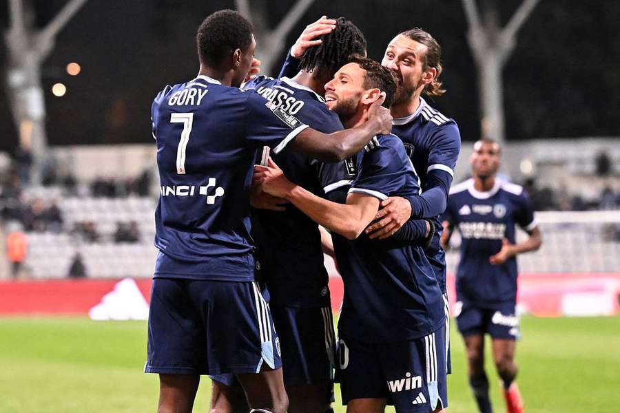 Le Paris FC bat Caen et reste à la lutte pour la montée directe