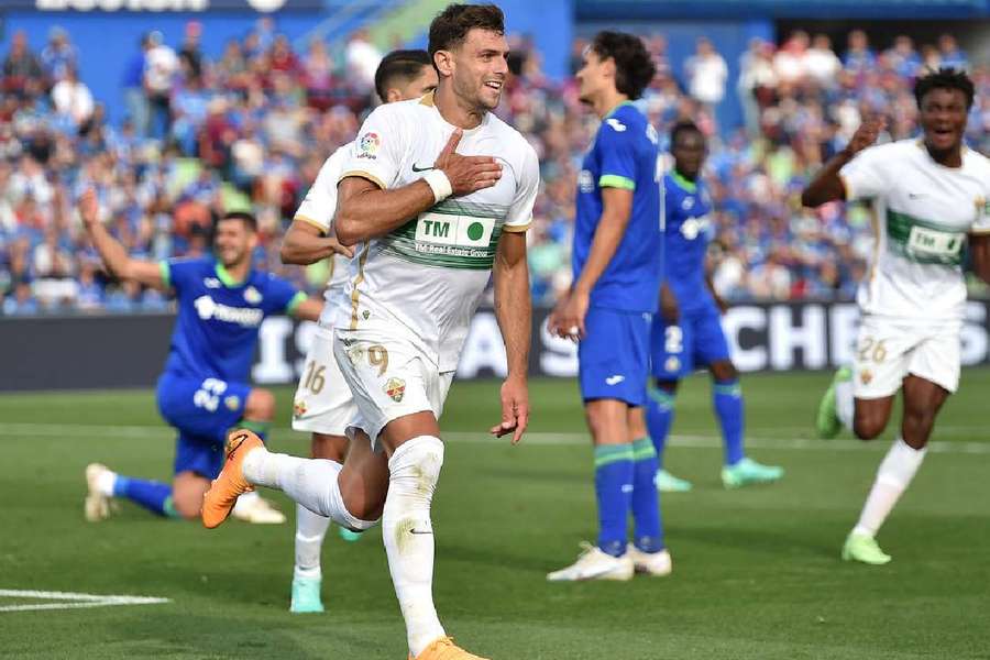 Lucas Boyé celebra un gol la pasada temporada con el Elche