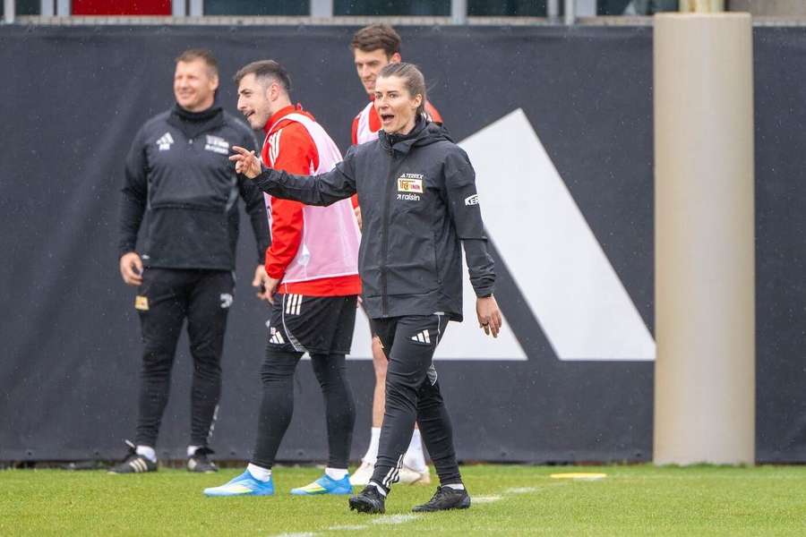 Marie-Louise Etaová na prvním tréninku Unionu Berlín.