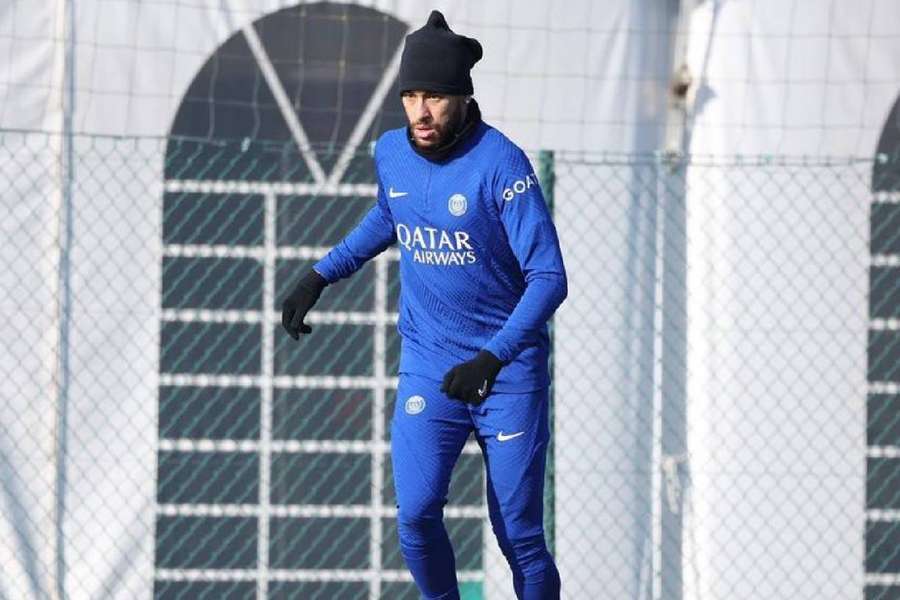 Neymar não quer ouvir outras propostas, mas seguir em Paris