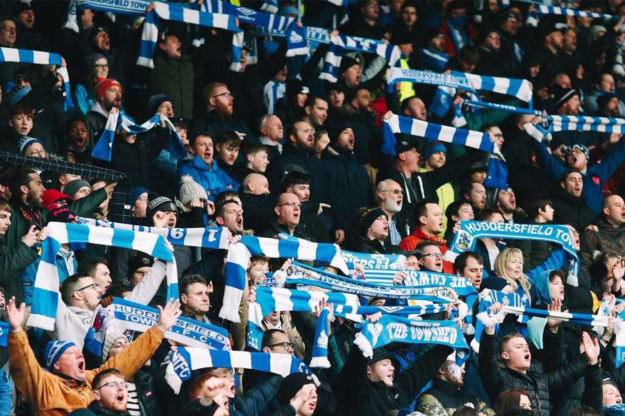 O Huddersfield procura a manutenção no Championship