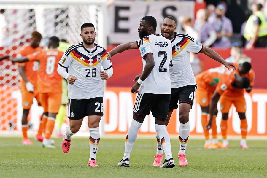 Jonathan Tah (r.) und Antonio Rüdiger bilden die neue DFB-Innenverteidigung.