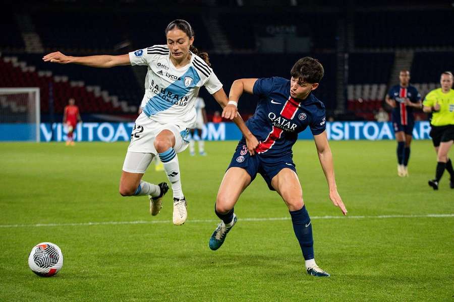 Kessya Bussy se bate en duelo con Elisa De Almeida en la semifinal del Arkema D1, mayo de 2024.
