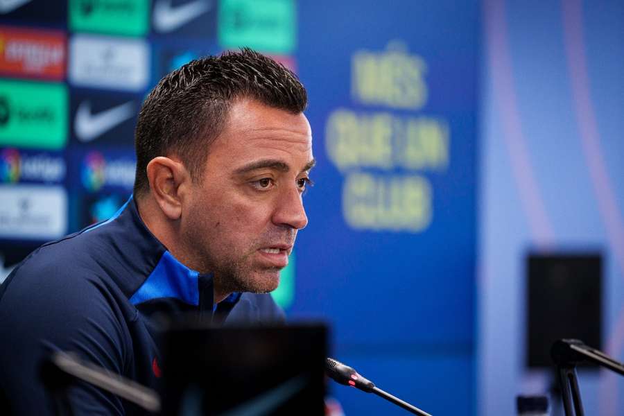 Xavi Hernández na conferência de imprensa antes do jogo com o Rayo Vallecano