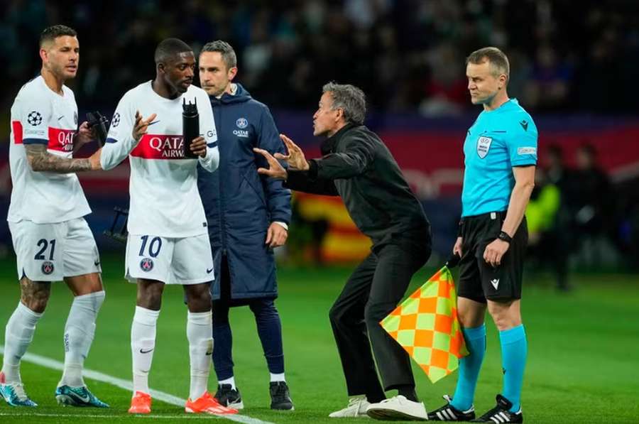 Hvězdný Osumane Dembélé si za PSG v Lize msitrů proti Arsenalu nezahraje, pohádal se s trenérem.