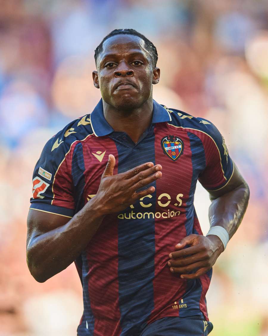 Karl Etta Eyong, con el Levante Karl Etta Eyong, con el Levante