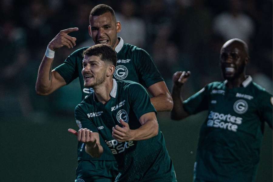 Hugo abriu o placar na Serrinha com um gol de placa