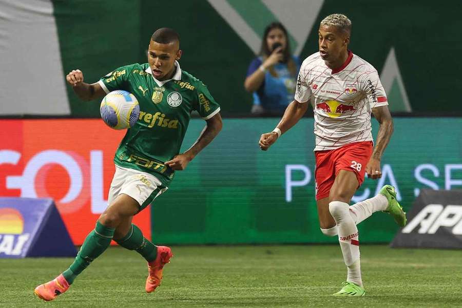 Red Bull Bragantino e Palmeiras fazem duelo de opostos na classificação