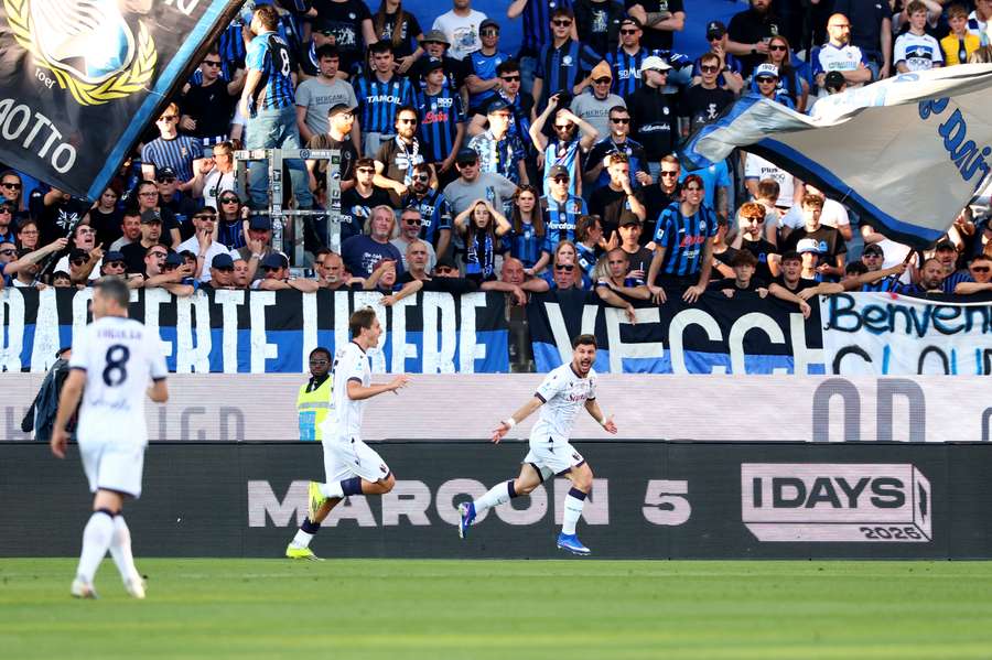 L'esultanza di Orsolini dopo la rete dello 0-1