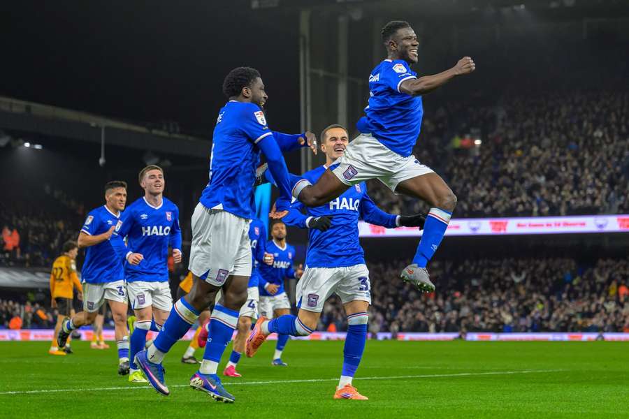 Ipswich beat Hull to bolster promotion bid Ipswich beat Hull to bolster promotion bid