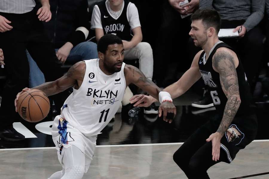 Irving voltou a atuar pelo Brooklyn Nets neste domingo (20)