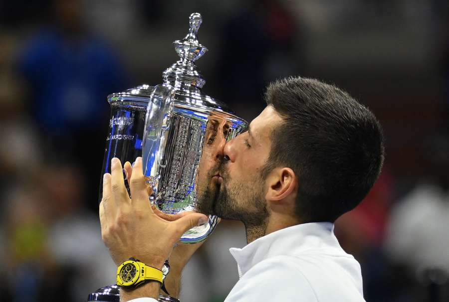 Djokovic, con el trofeo