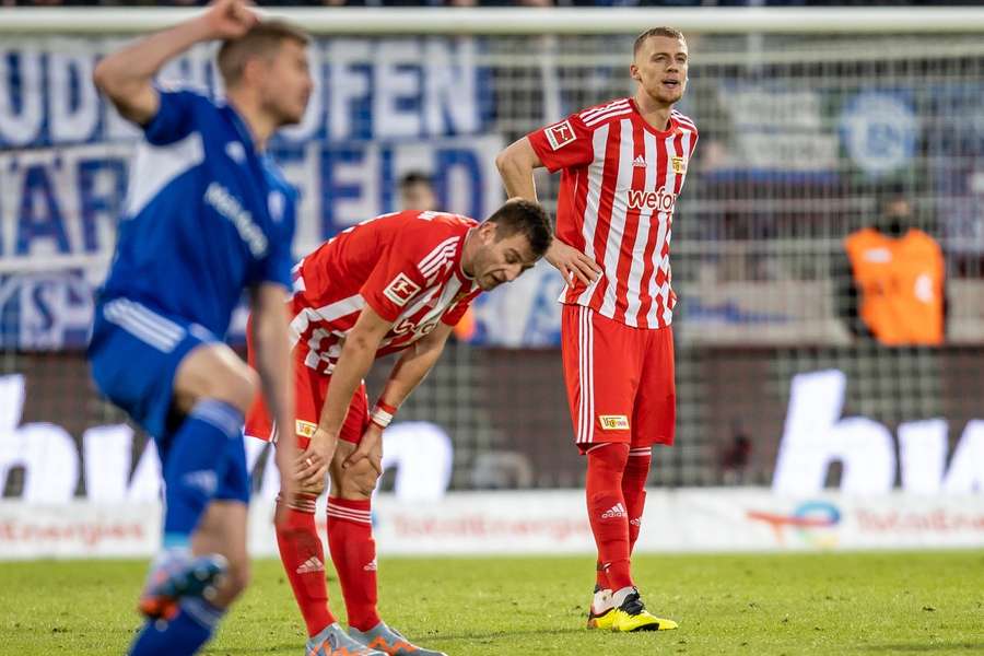 Sklamaní futbalisti Unionu, ktorí zahodili možnosť viesť Bundesligu.