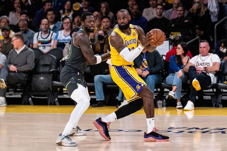LeBron James face à Minnesota.