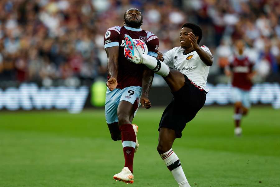 West Ham United's English midfielder Michail Antonio (L) fights for the ball with Manchester United's Dutch defender Tyrell Malacia