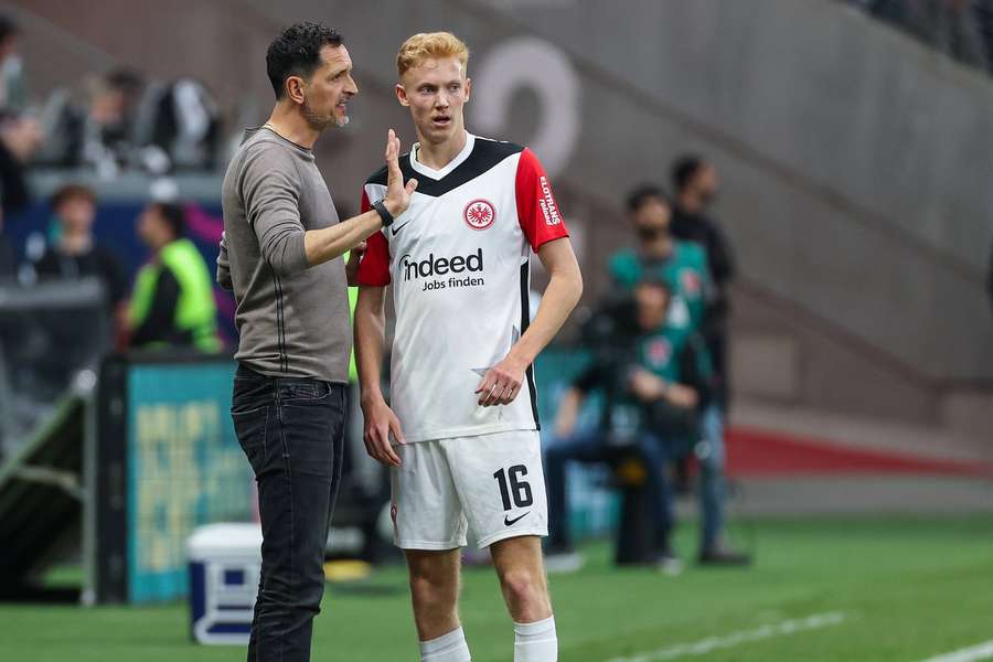 SGE-Trainer Toppmöller und Hugo Larsson