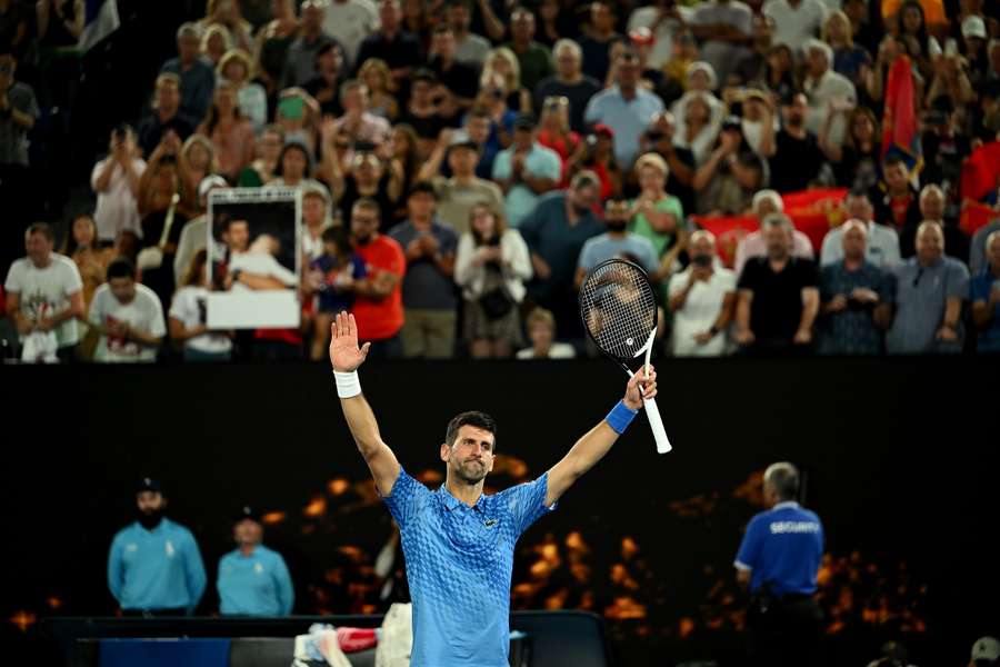 Djokovic knuser publikums håb om australsk triumf Djokovic knuser publikums håb om australsk triumf