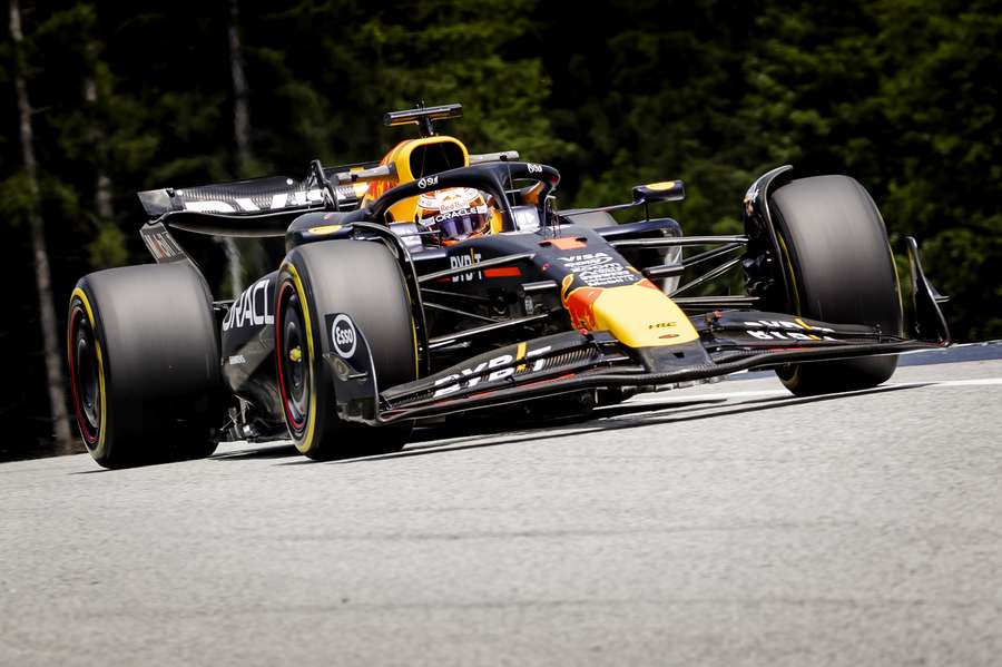 Verstappen in actie tijdens de vrije training op de Red Bull Ring