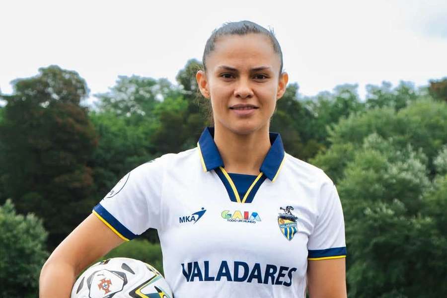 Arlen Hernández assina pelo Valadares Gaia