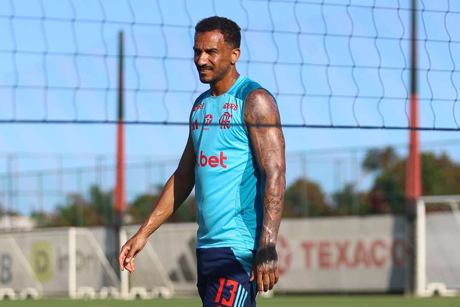 Danilo vai desfalcar Flamengo contra Fluminense Danilo vai desfalcar Flamengo contra Fluminense