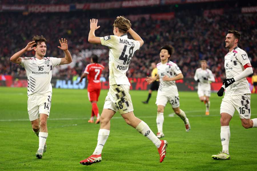 Potulski z golem i świetnymi interwencjami... aż sprokurował rzut karny. Bayern ratuje remis