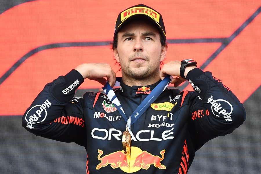 Sergio Pérez sur la plus haute marche du podium ce dimanche.